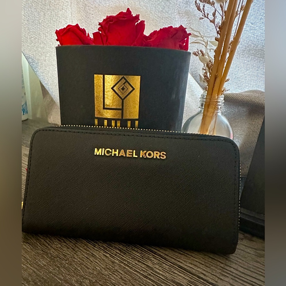 Michael kors black wallet